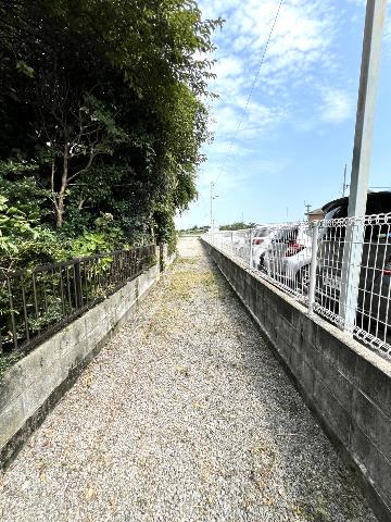 厚木市妻田東１丁目 中古戸建 前面道路含む現地写真