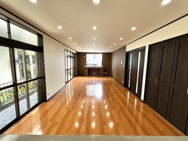 厚木市妻田東１丁目 中古戸建 リビングダイニング