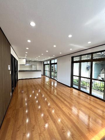 厚木市妻田東１丁目 中古戸建 リビング