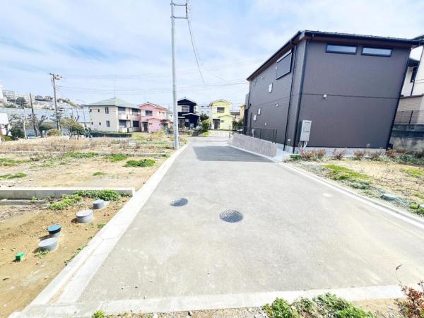 港南台 前面道路含む現地写真