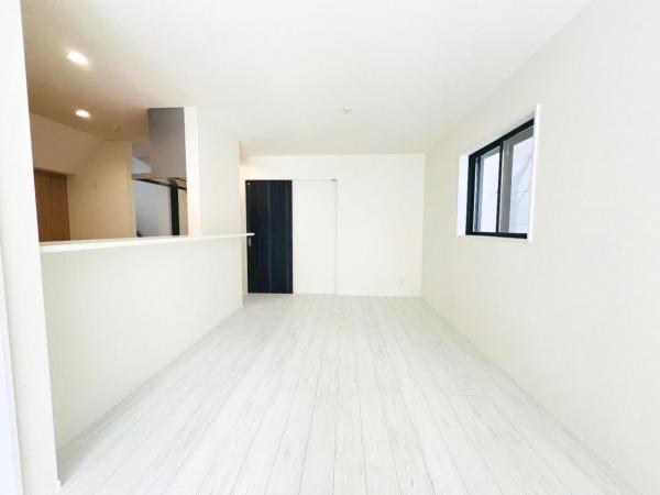 港南台 リビングダイニング