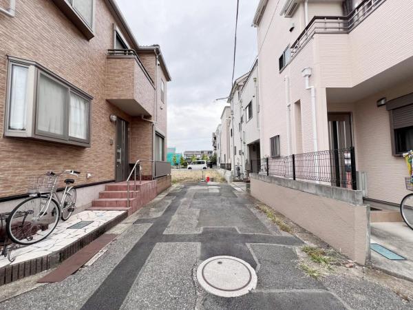 川口市芝３丁目 建築条件無し土地 前面道路含む現地写真