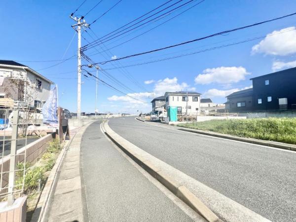 木更津市千束台２丁目 戸建 前面道路含む現地写真