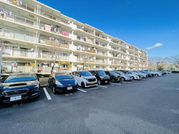 座間入谷ハイツ 駐車場