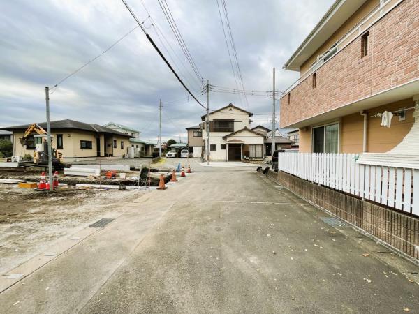 沼津市大岡 建築条件無し住宅用地 前面道路含む現地写真