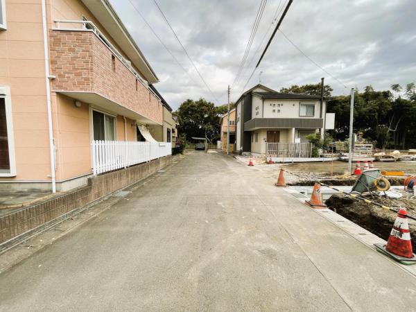 沼津市大岡 建築条件無し住宅用地 前面道路含む現地写真