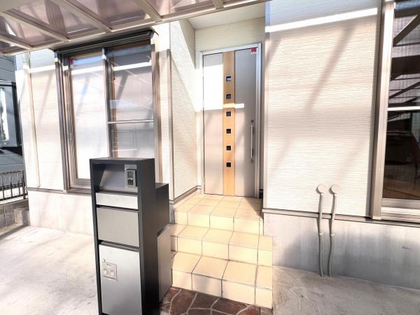 一宮市長島町３丁目 中古戸建 玄関