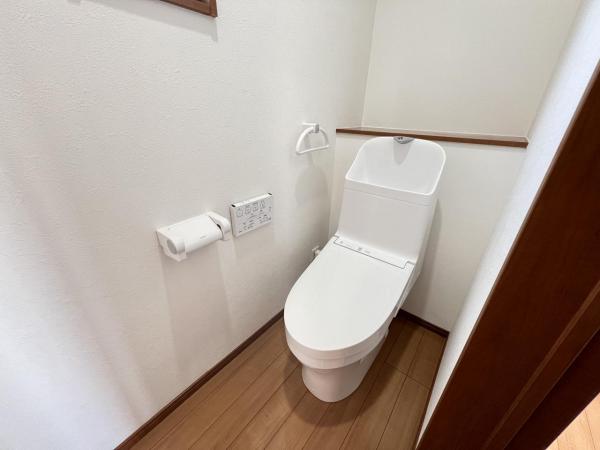 一宮市長島町３丁目 中古戸建 トイレ