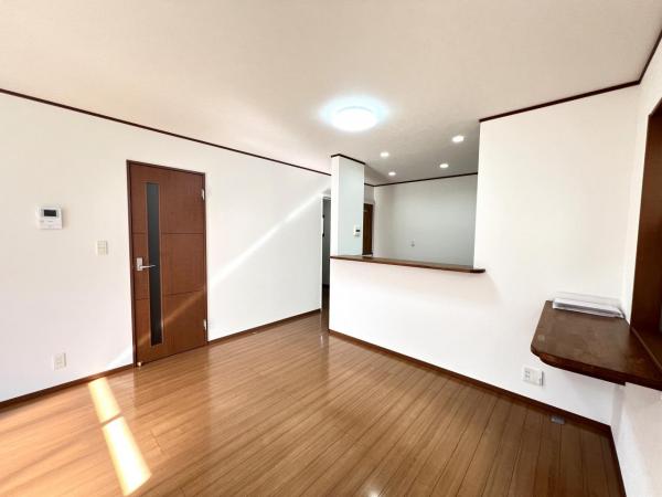 一宮市長島町３丁目 中古戸建 リビングダイニング
