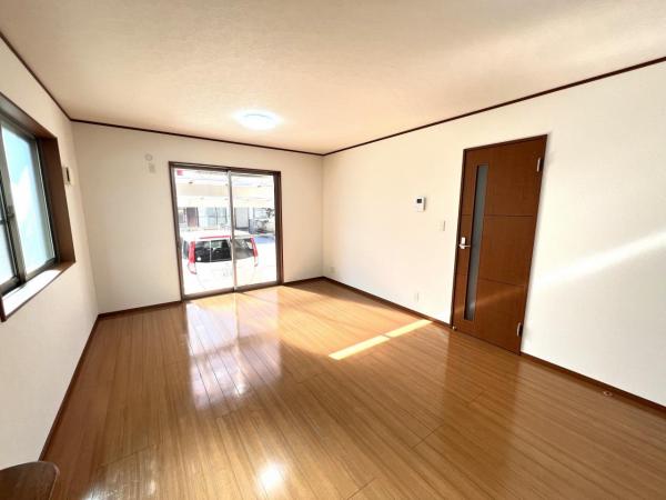一宮市長島町３丁目 中古戸建 リビング