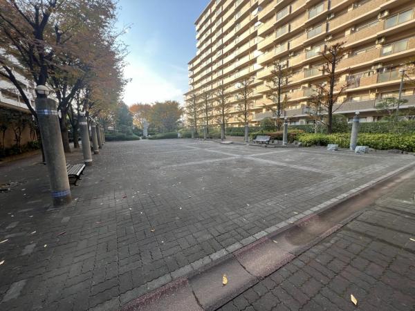 ヒューマンアイランド岩倉 中庭