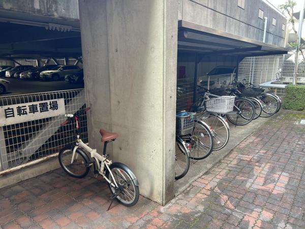 ヒューマンアイランド岩倉 駐輪場
