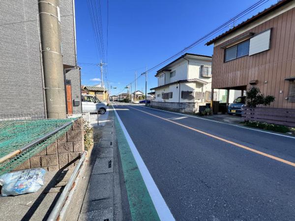 加須市旗井２丁目 建築条件無し土地 前面道路含む現地写真