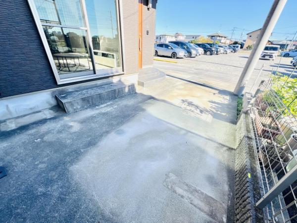 座間市新田宿 中古戸建 駐車場