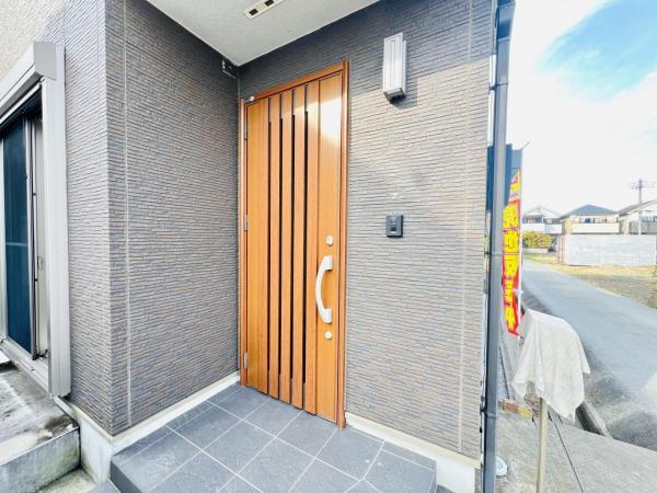 座間市新田宿 中古戸建 玄関