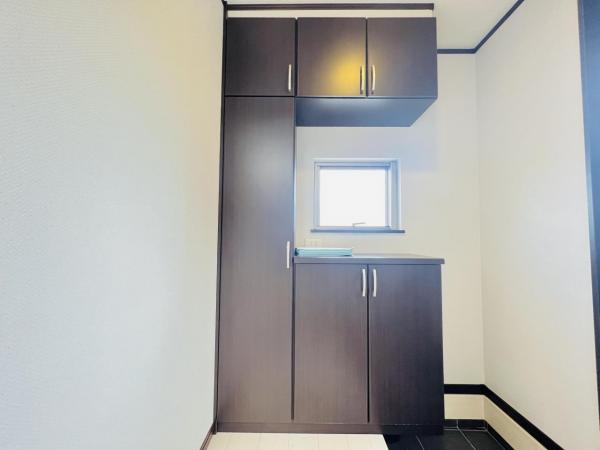 座間市新田宿 中古戸建 玄関