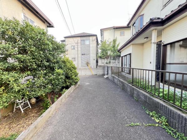 柏市青葉台１丁目 中古戸建 前面道路含む現地写真