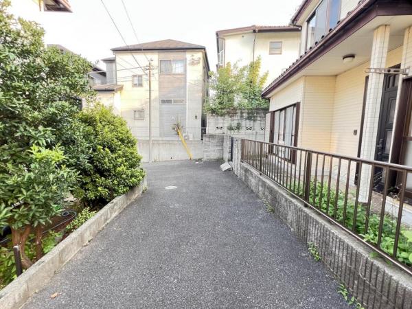 柏市青葉台１丁目 中古戸建 前面道路含む現地写真