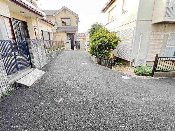 柏市青葉台１丁目 中古戸建 前面道路含む現地写真