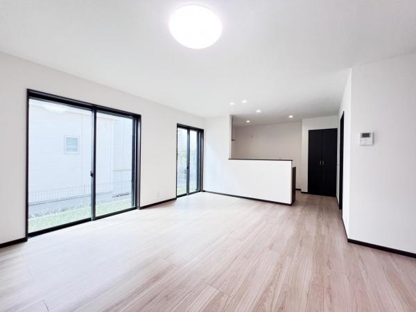 安行小山 リビングダイニング