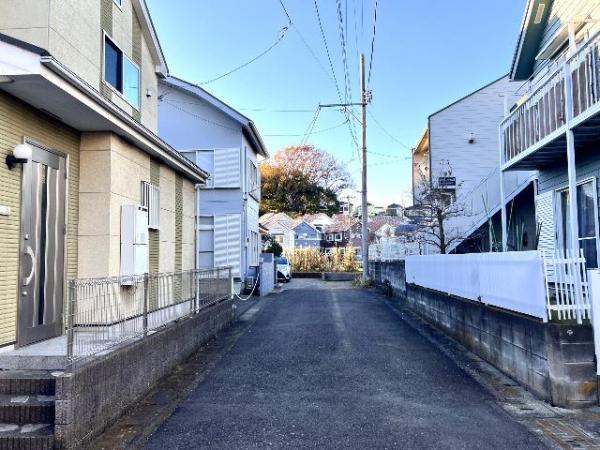 海老名市杉久保北５丁目 中古戸建 前面道路含む現地写真