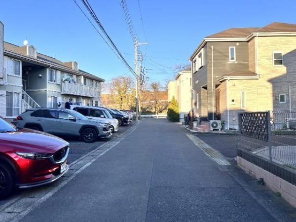 海老名市杉久保北５丁目 中古戸建 前面道路含む現地写真