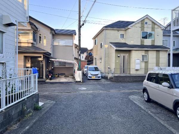 海老名市杉久保北５丁目 中古戸建 前面道路含む現地写真