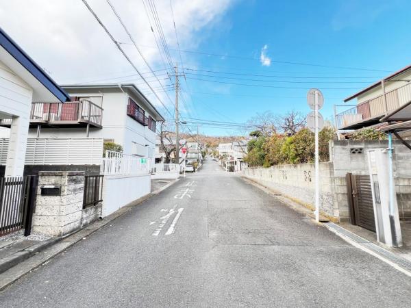 秦野市北矢名 中古一戸建 前面道路含む現地写真
