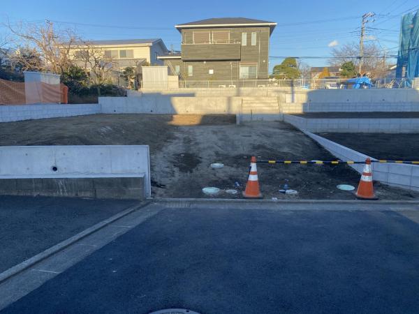 厚木市下荻野 土地 前面道路含む現地写真