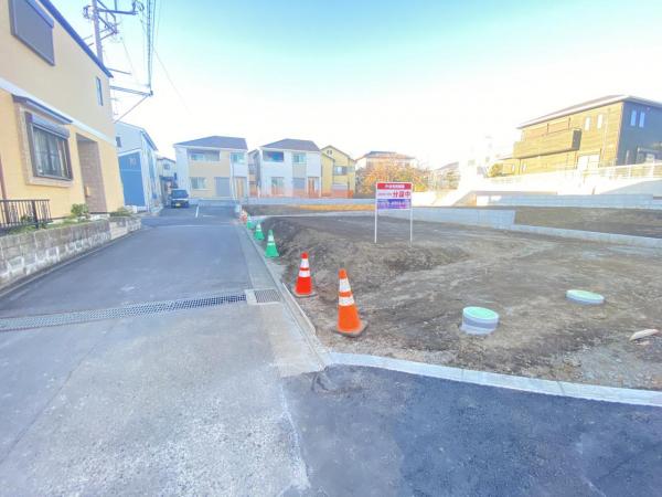 厚木市下荻野 土地 前面道路含む現地写真