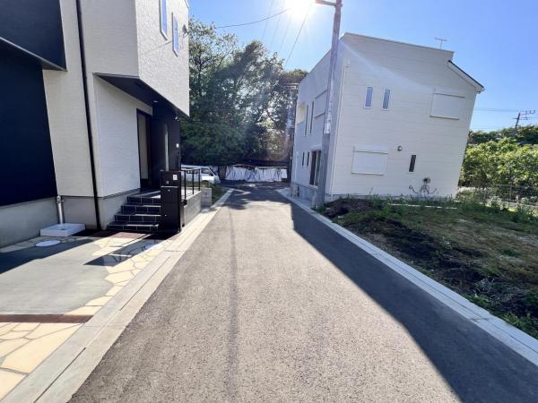 厚木市下川入 戸建 前面道路含む現地写真