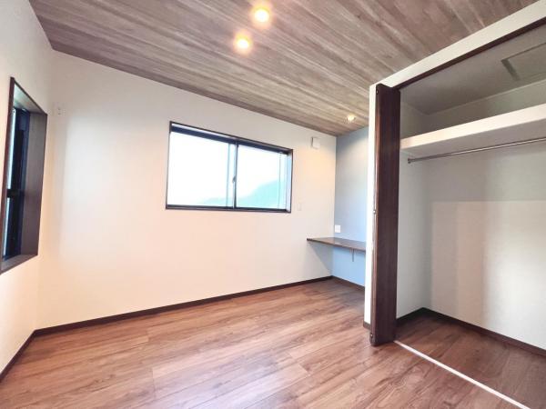厚木市下川入 戸建 洋室