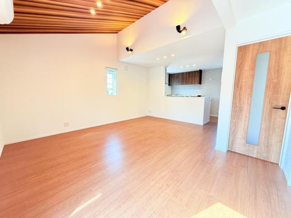 千葉市中央区仁戸名町 新築戸建 リビング