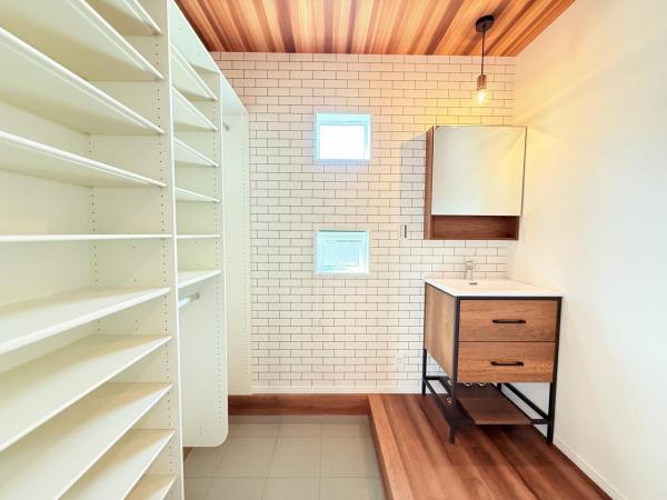 千葉市中央区仁戸名町 新築戸建 玄関