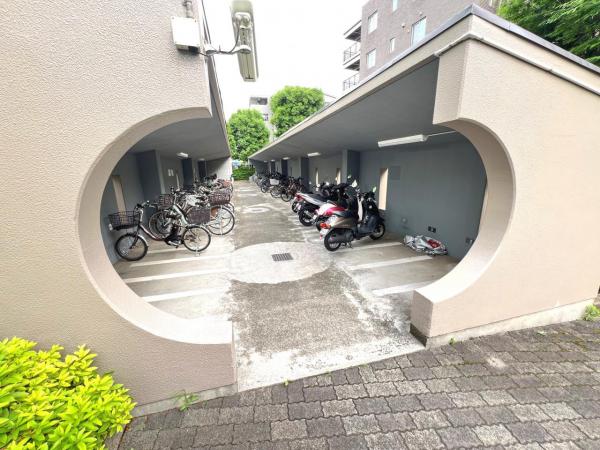エステ・スクエア成瀬壱番館 駐輪場