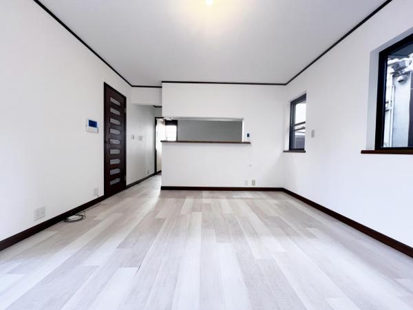 交野市私部４丁目 中古戸建 リビングダイニング