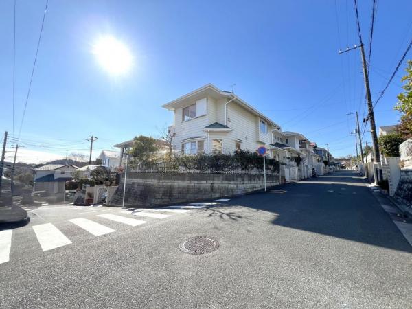 横須賀市湘南鷹取６丁目 中古戸建 前面道路含む現地写真