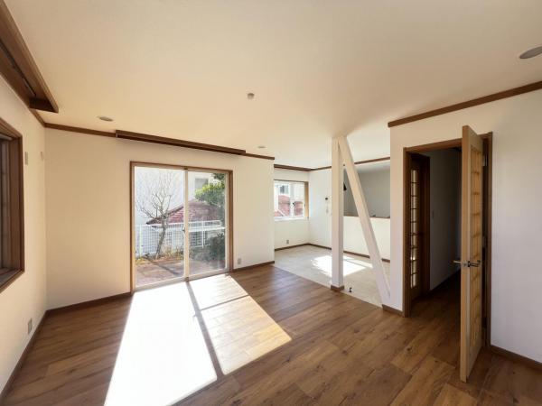 横須賀市湘南鷹取６丁目 中古戸建 リビング