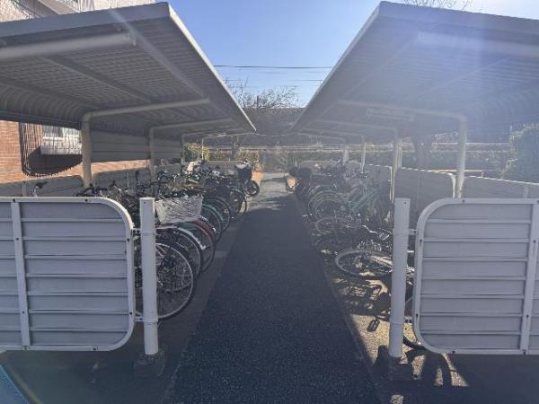 新松戸ファミールハイツ4号棟 駐輪場