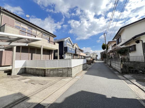 横須賀市ハイランド４丁目 中古戸建 前面道路含む現地写真