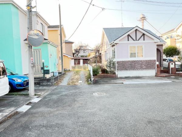 伊勢原市沼目５丁目 中古一戸建 前面道路含む現地写真