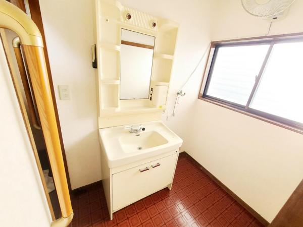 秦野市南矢名 中古一戸建 ランドリースペース