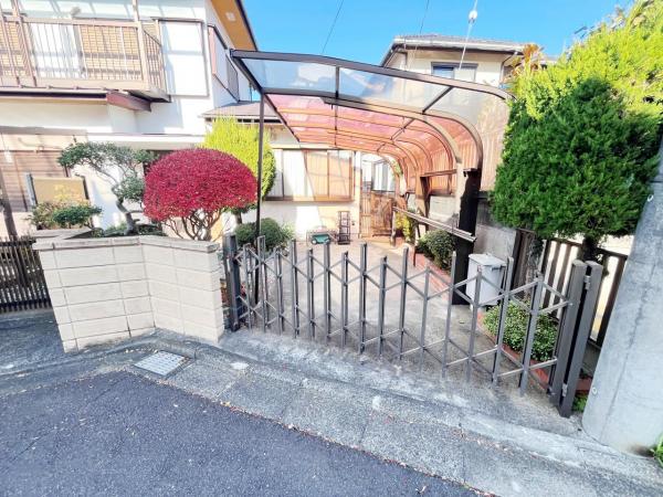 秦野市南矢名 中古一戸建 駐車場