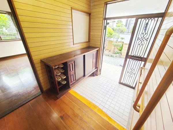 秦野市南矢名 中古一戸建 玄関