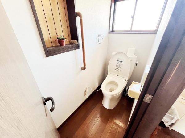 秦野市南矢名 中古一戸建 トイレ