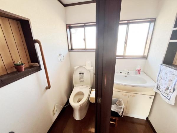 秦野市南矢名 中古一戸建 トイレ