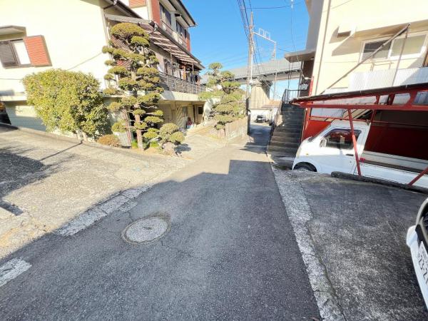 小田原市石橋 中古戸建 前面道路含む現地写真