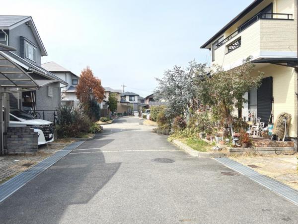 枚方市北山１丁目 中古戸建 前面道路含む現地写真