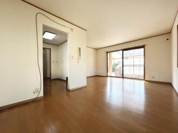 枚方市北山１丁目 中古戸建 リビングダイニング