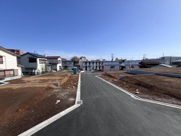 綾瀬市深谷上６丁目 土地 前面道路含む現地写真